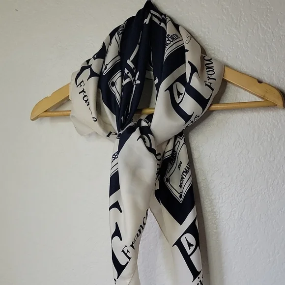 Vintage Made In Italy Paris Themed Navi Blue and Cream Square Scarf Size 33×34 - Picture 2 of 7